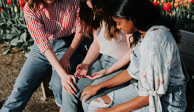 留学英国一直是许多学生梦寐以求的目标。然而，对于许多人来说，留学费用是一个重要的考虑因素。在这篇文章中，我们将探讨留学英国的大致费用，并提供一些有关如何应对这些费用的建议。
