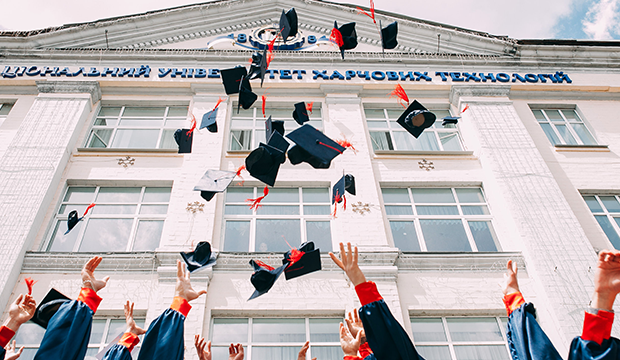 随着全球化的发展，越来越多的人选择出国留学，而日本作为一个受欢迎的留学目的地，吸引了许多学生的关注。然而，去日本留学真的好吗？在这篇文章中，我将从几个方面来探讨这个问题。